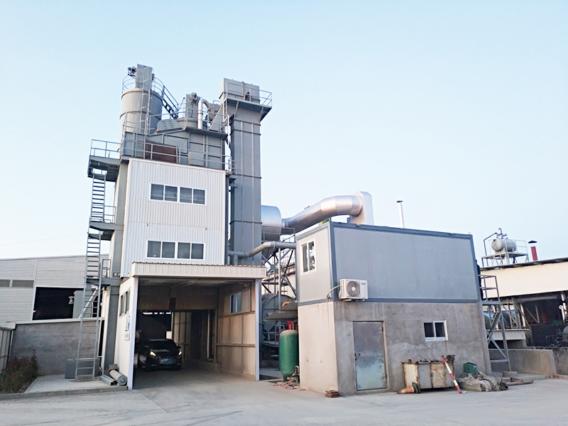 二、2017年10月山東濰坊工地qlb3000型瀝青攪拌站